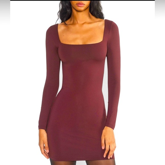 Aritzia Babaton Contour Sumac Burgundy Long Sleeve Square neck Mini Dress Size L - Picture 10 of 16